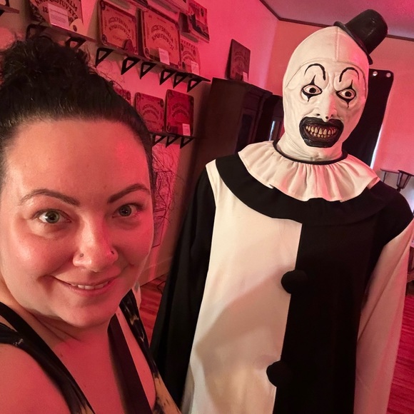 Meet your Posher, Amanda - Picture 5 of 5